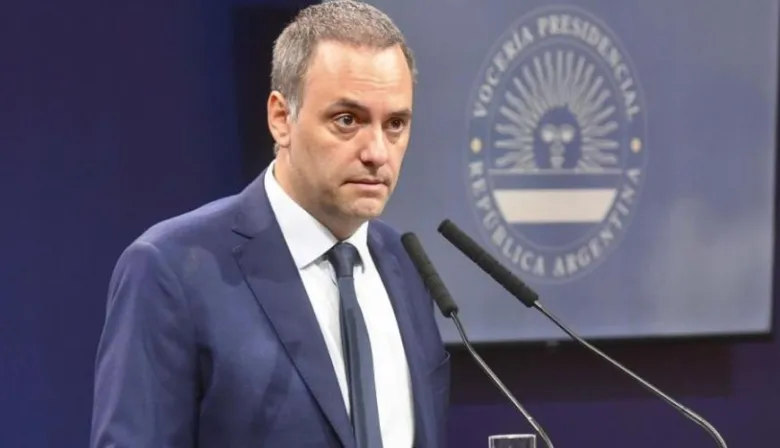 Milei elogió la performance de Adorni en el debate y le puso un nuevo apodo