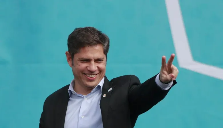 Kicillof se prueba el traje de candidato y LLA le planta listas en toda la provincia