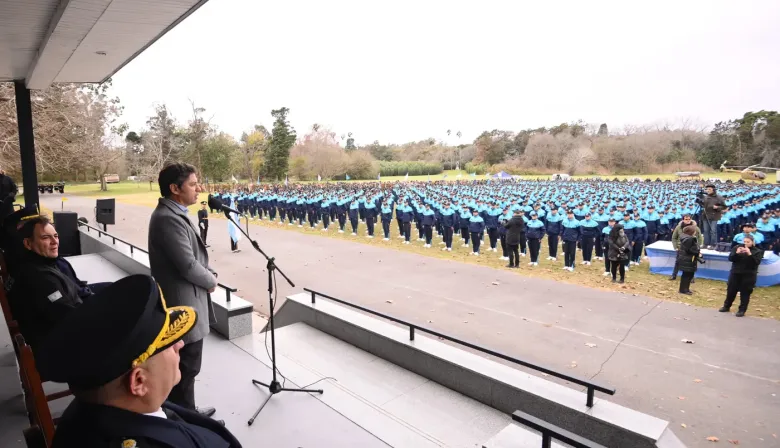 Kicillof avaló el apartamiento de 24 policías por vínculos con un candidato libertario