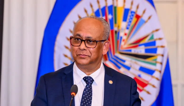 Albert Ramdin asume la OEA entre presiones de Trump y silencios sobre Maduro