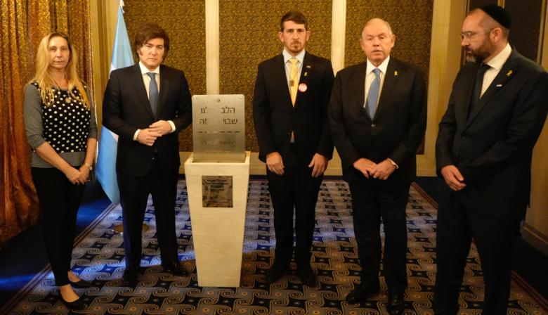 Milei se reunió con familiares de rehenes de Hamás y participó en un acto conmemorativo en Israel