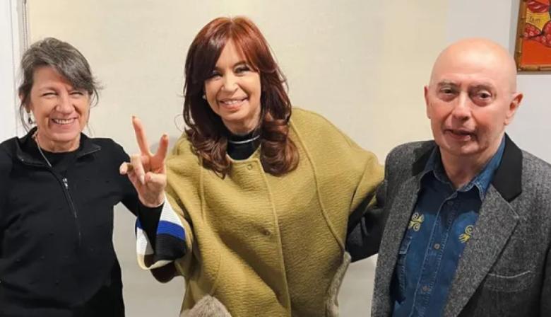 Máximo Kirchner difundió una foto inédita de Cristina y el Indio Solari y llamó a “votar a conciencia”