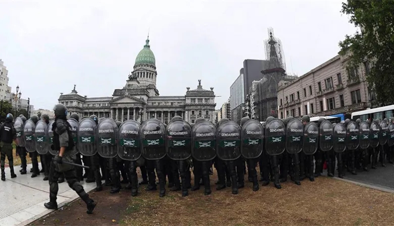 Tensión en el Congreso: más de mil efectivos ya custodian la zona