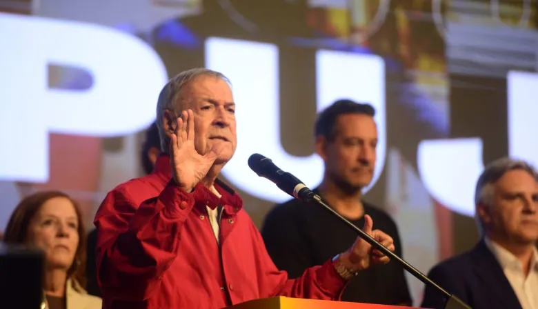 Llaryora y Schiaretti atribuyen su caída a un “fenómeno nacional”