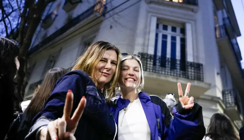 Saintout fulminó a Daer y justificó el polémico baile de Cristina en el balcón