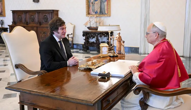 Milei se reunió con León XIV en el Vaticano y el Papa confirmó su visita a la Argentina