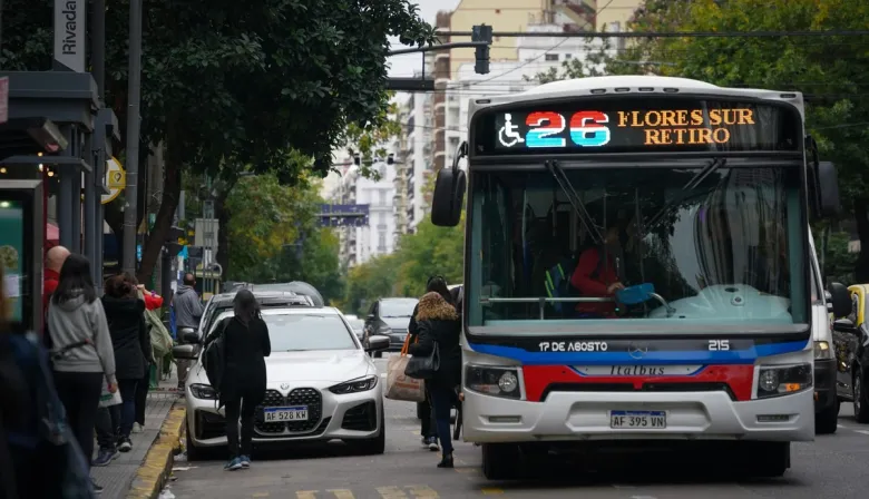 El Gobierno oficializó un nuevo aumento escalonado en las tarifas de colectivos del AMBA