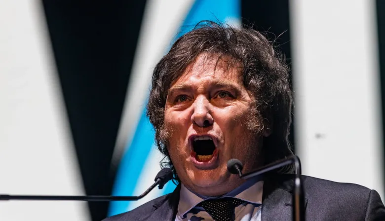 Javier Milei busca ahora “pintar de violeta” la provincia y dijo que Macri está “grande”