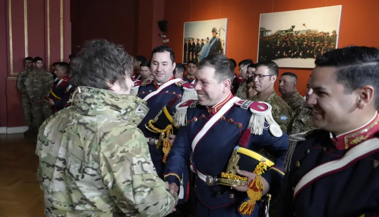 Javier Milei homenajeó a San Martín con un almuerzo junto a los Granaderos