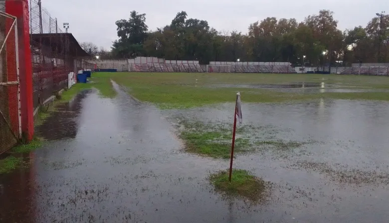 El fuerte temporal obligó a suspender partidos del ascenso y el fútbol femenino