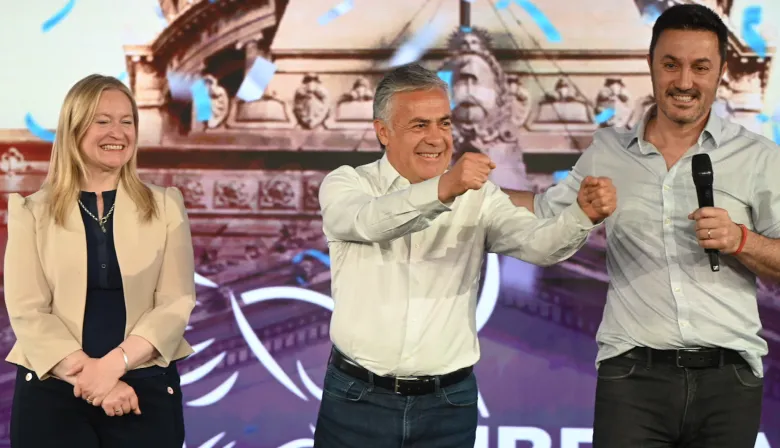 Los 12 gobernadores que sonrieron: ola violeta y adaptación a la nacionalización