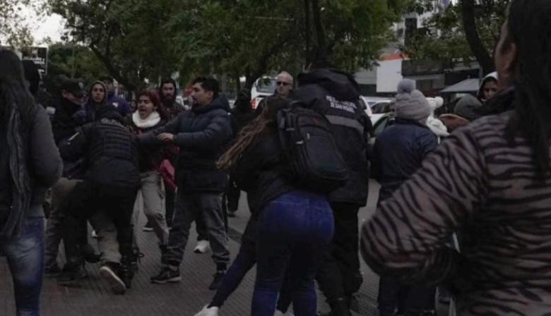 San Miguel: Afirman que el Municipio envió a la Policía Local para frenar asistencia a personas en situación de calle
