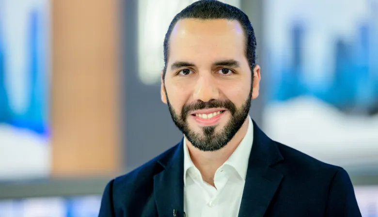 El Salvador: Nayib Bukele impulsa el bienestar obrero con un nuevo aumento del salario