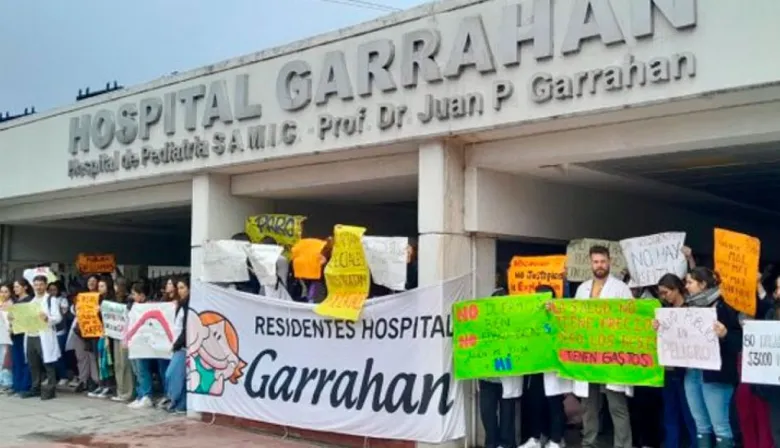 El Gobierno aumentó los salarios a residentes del Hospital Garrahan para desactivar el conflicto