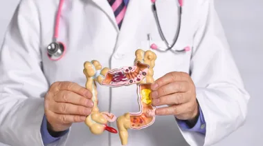 Instalan una cabina de fotos para promover la prevención y detección temprana del cáncer de colon