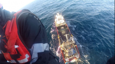 Espectacular rescate en el Mar Argentino: Prefectura aeroevacuó de urgencia al tripulante de un pesquero