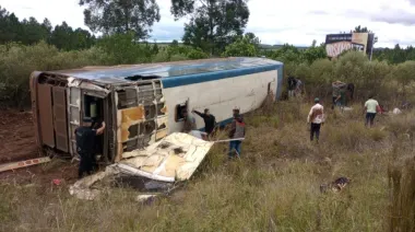 Misiones: un micro volcó y dejó un saldo de siete muertos y varios heridos