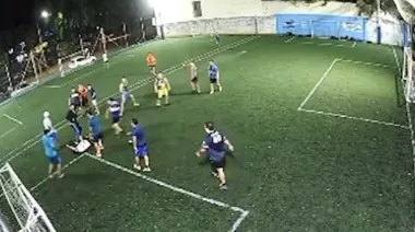 Barras de Vélez atacaron a policías que jugaban un partido de fútbol 5