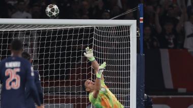 El PSG le hizo 3 goles a Dibu Martínez y le ganó al Aston Villa por la Champions League