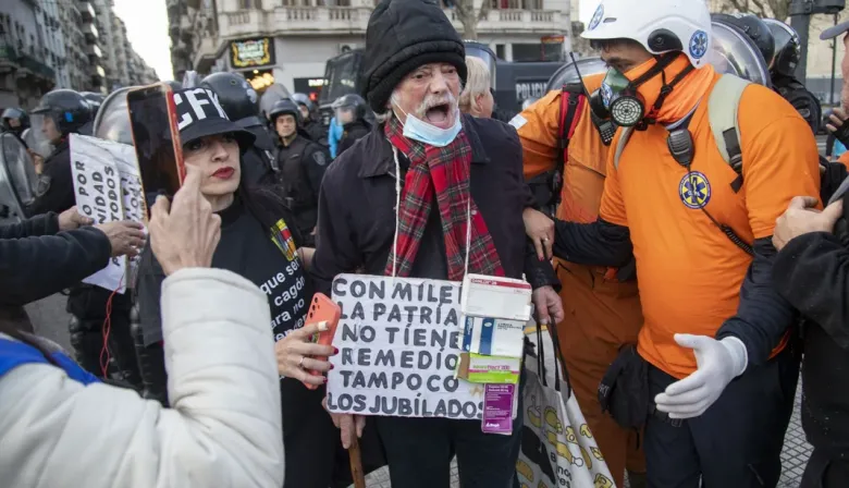 Siete detenidos durante una nueva marcha de jubilados