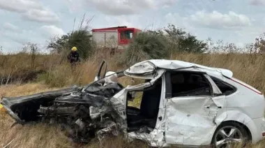 Brutal femicidio en Navarro: degolló a su mujer, escapó, chocó contra un camión, y quedó grave