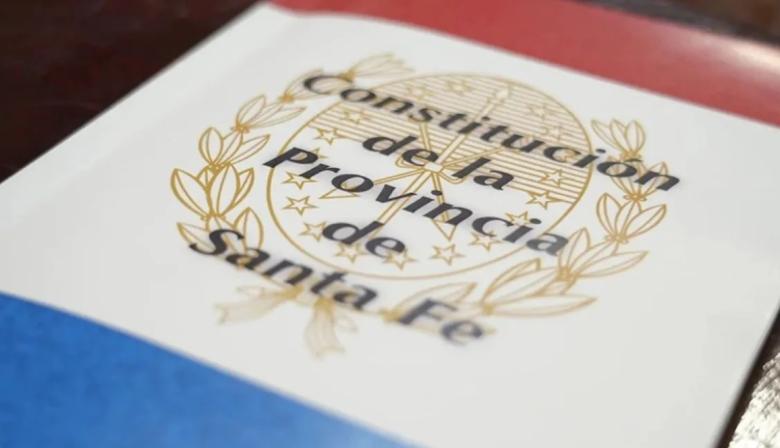 Jura de la nueva Constitución de Santa Fe habilita reelección de Pullaro
