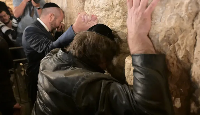 Javier Milei llegó a Israel y fue a visitar el Muro de los Lamentos