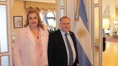 Una embajada, dos sueldos y vista al Caspio: la austeridad que no llegó a Azerbaiyán
