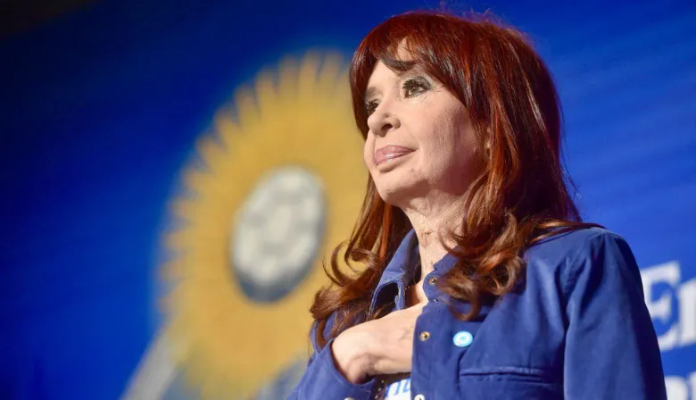 Cristina Kirchner advirtió sobre un posible “default” y le dejó un mensaje a Axel Kicillof