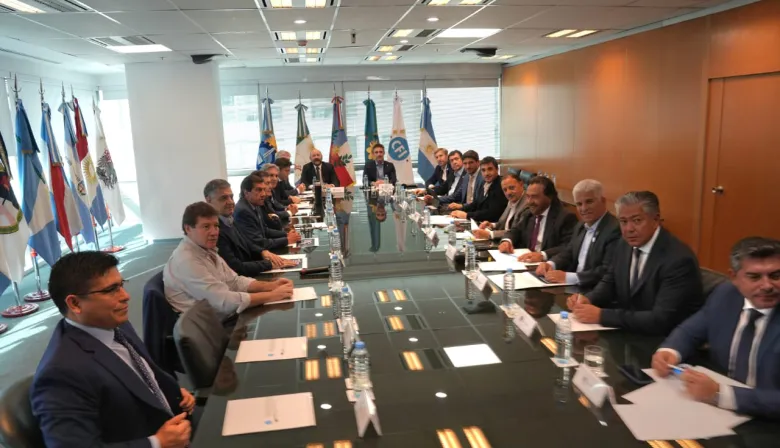 Gobernadores en alerta por financiamiento de obras viales y caída de la coparticipación