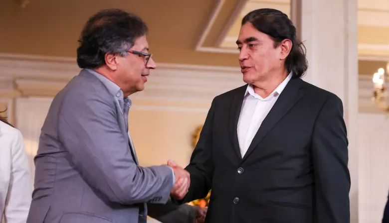Colombia: Gustavo Bolívar propone regular a los influencers políticos