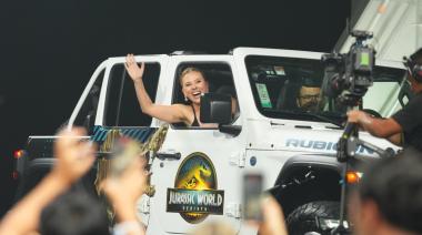 Así entró Scarlett Johansson al panel de Jurassic World Renace