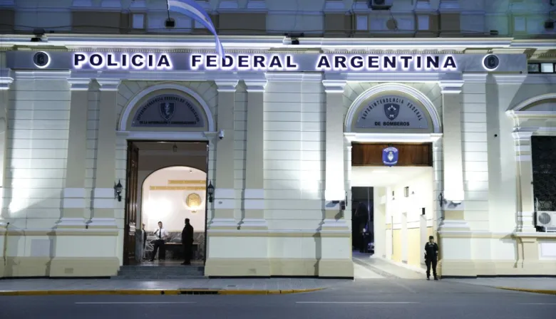 Hackearon las redes de la Policía Federal y promocionaron una criptomoneda