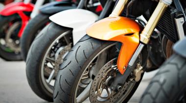 Envían a juicio a seis policías acusados por robar motos y piezas de autos de un depósito judicial