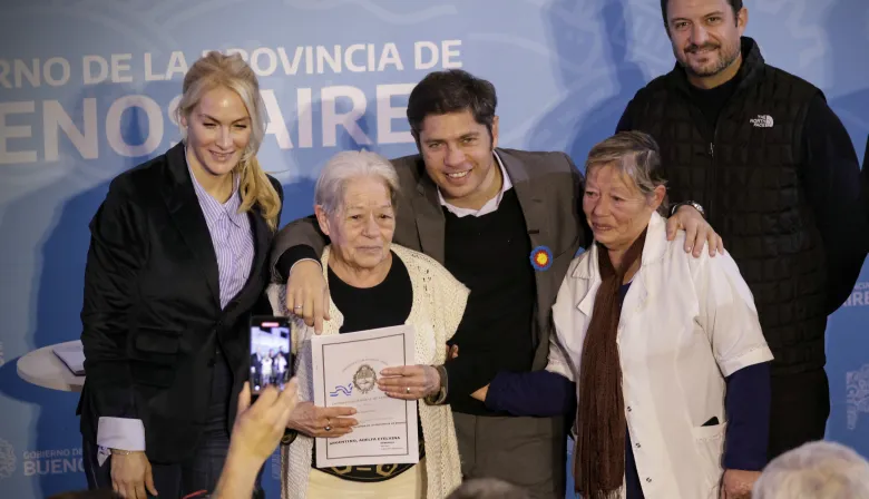 Kicillof encabezó un acto con una intendenta de LLA a un mes de las elecciones