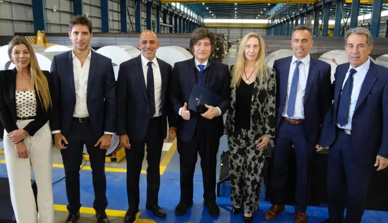 Milei se mostró con intendentes del PRO díscolos y detalló las próximas reformas