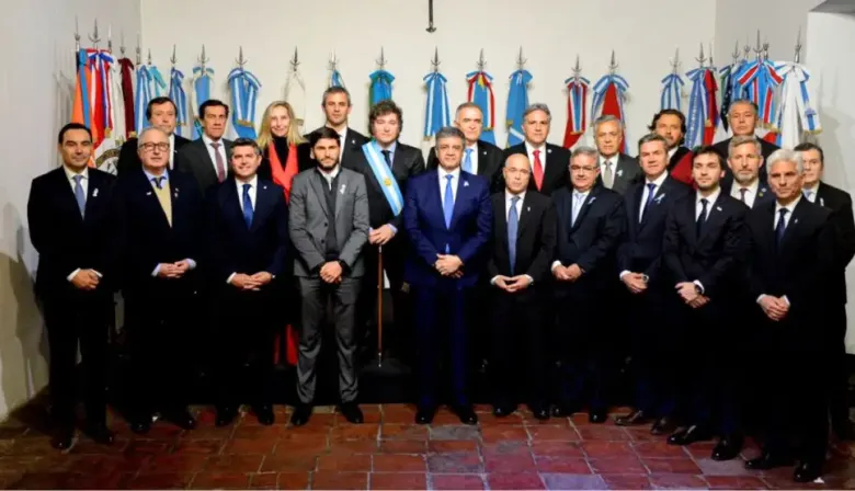 Milei convocó a gobernadores para iniciar el debate por las reformas laboral y tributaria