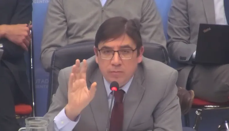 Desfinanciamiento universitario: la salida abrupta de Alejandro Álvarez