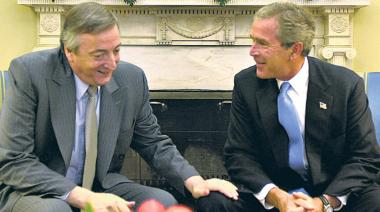 De la rodilla de Bush al seguidismo libertario: 22 años de política exterior en reversa