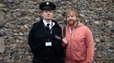Ed Sheeran y Rupert Grint se unen en el video de "A Little More"