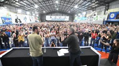 Máximo Kirchner desafió a Milei tras los insultos a Néstor: “Si quiere hacer lo que cantó, que venga solo”