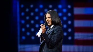 Macron y una demanda clave contra Candace Owens en Estados Unidos