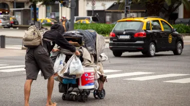 Más de 120.000 personas salieron de la pobreza en CABA, pero el nivel sigue por encima de 2023