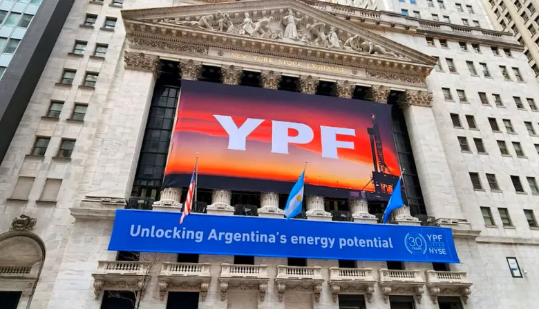 Juicio por YPF: Preska ordena entregar mensajes de Caputo y Massa