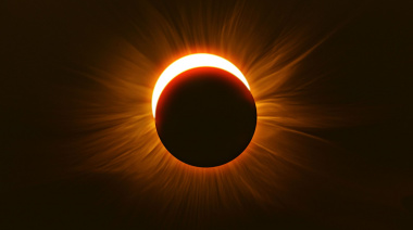 Llegó el día del eclipse solar a qué hora será el punto máximo y todo lo que hay que saber para verlo