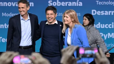 Kicillof cerró campaña en San Martín: “El 7 de septiembre hay que frenar la motosierra de Milei”