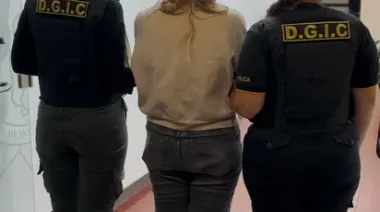 Detuvieron a una influencer en el aeropuerto de Córdoba acusada de estafas con criptomonedas