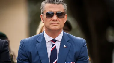 La llegada de Hegseth a Puerto Rico despierta preocupaciones: ¿qué está en juego?