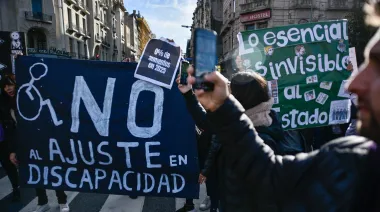 Denuncian que más de 1.700 chicos perdieron a sus acompañantes terapéuticos