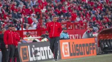 Julio Vaccari renunció como DT de Independiente, tras la derrota con Banfield